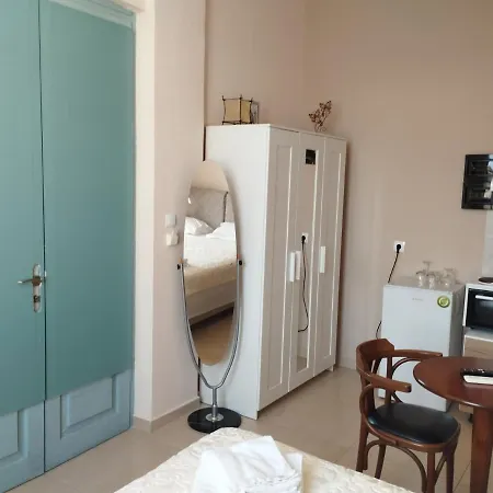 στη στοά βαρβουτσή στούντιο νούμερο 4 Apartment *